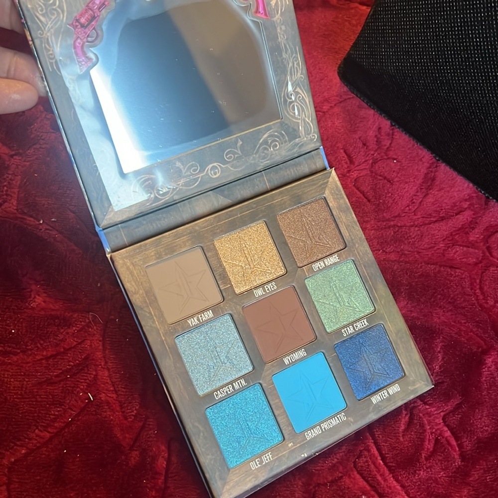 Jeffree Star Star Ranch eyeshadow palette - Picture 2 of 3